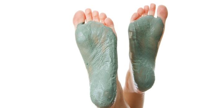 clay for fungus on the feet