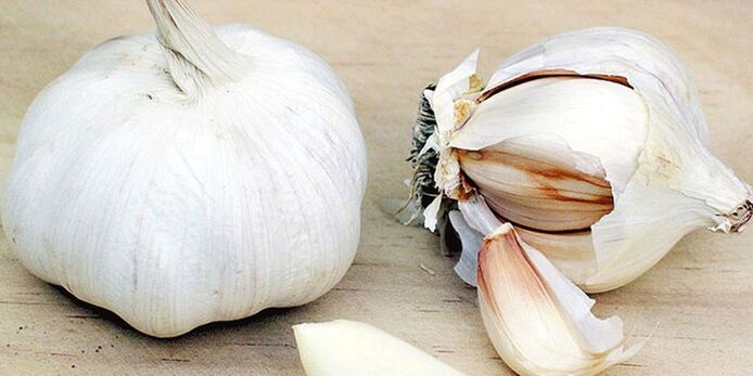 garlic for the treatment of nail fungus